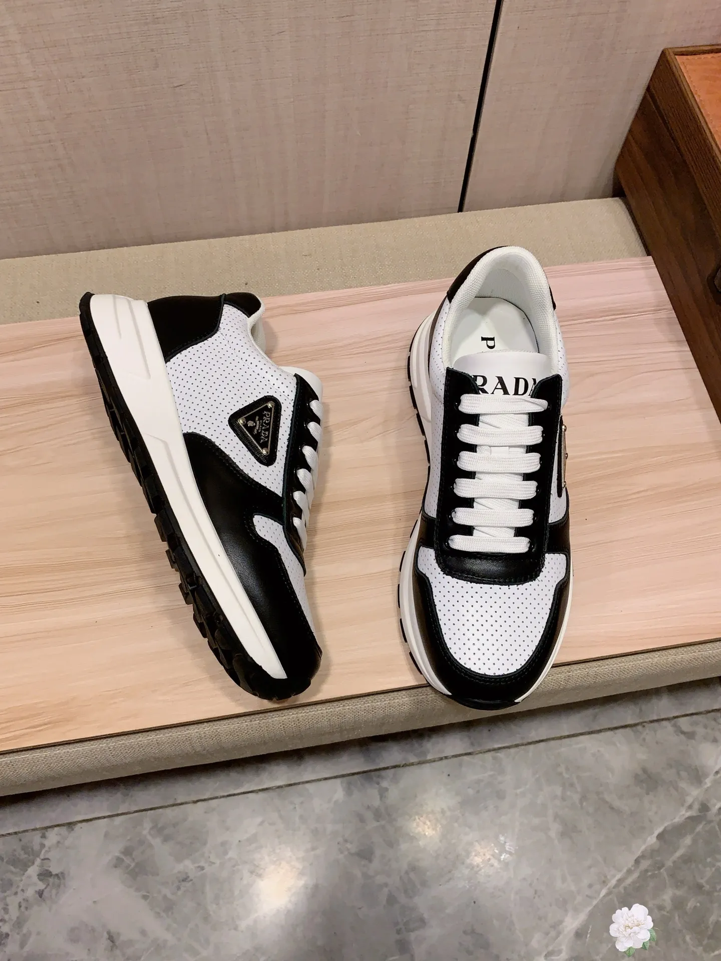 Men's Men's Shoes💰420💰💰🎩🎩[Lightning][Lightning] "PRADA*" The latest and most popular casual shoes, top brand [seduce] luxury~purchase, top~quality. [Strong] The upper is made of imported breathable cowhide with material ➕ breathable sheepskin feet (•) and fine workmanship. The original stylish and stylish soft rubber wear-resistant and non-slip outsole is light and comfortable on the feet. The real thing looks better when photographed. 085: code: 38-44, 3️⃣ colors selected